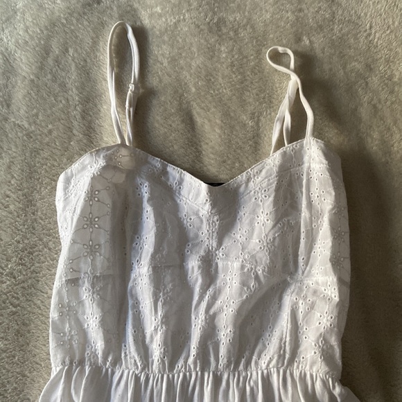 White flowy dress - Picture 2 of 3